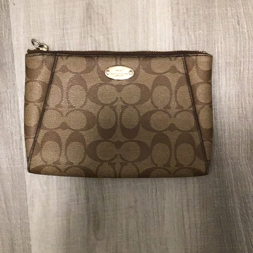 Coach hand bag no scratches on bag